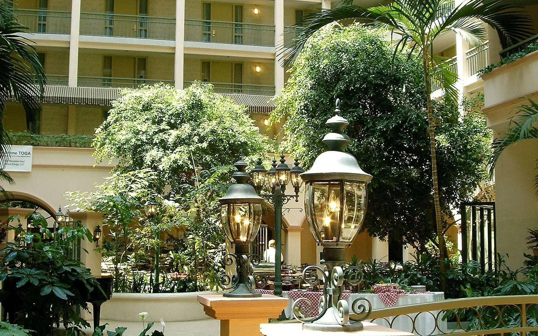 Hotel Embassy Suites By Hilton Nashville Airport